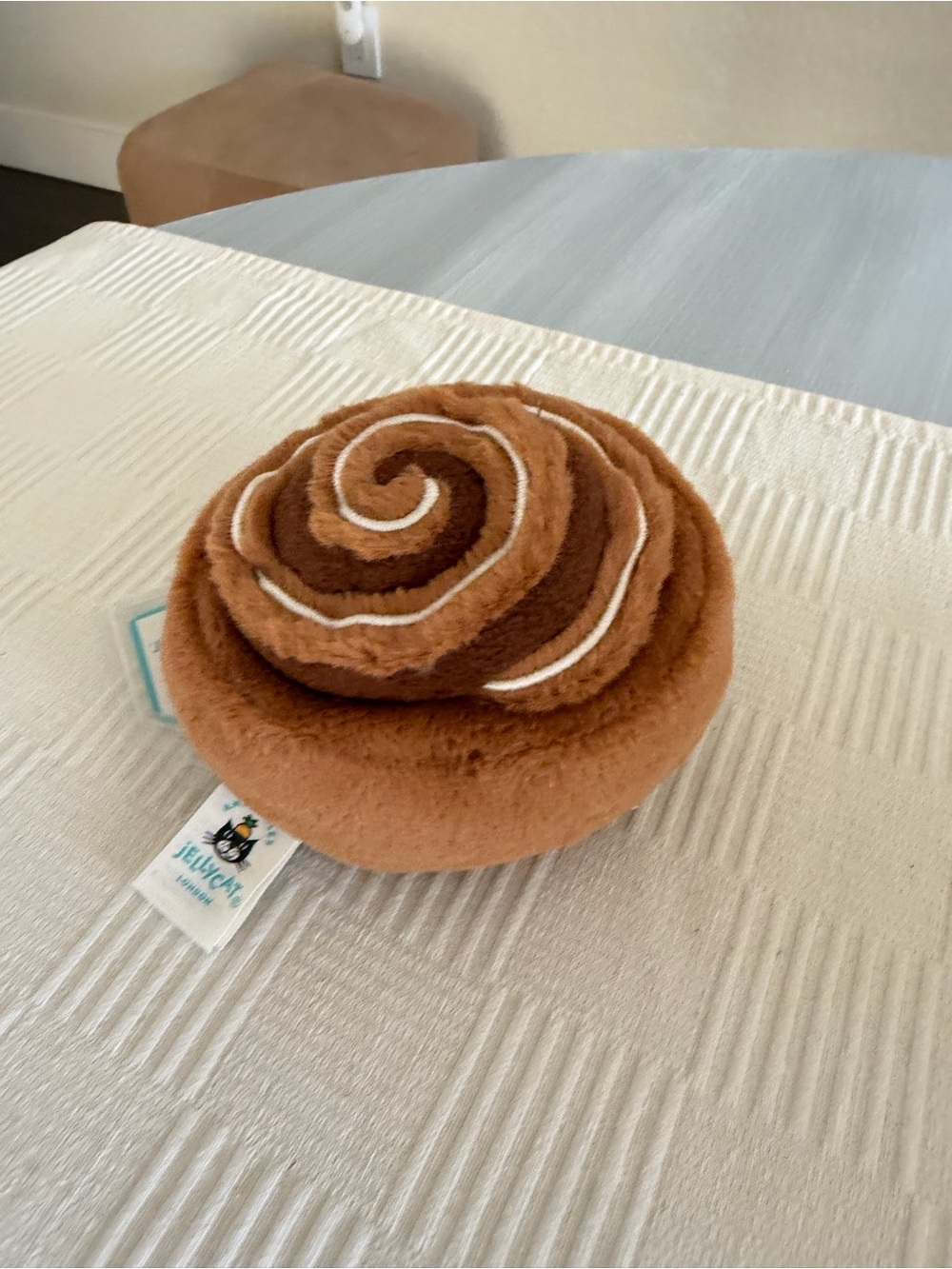 AUTHENTIC JELLYCAT CINNAMON BUN - Picture 5 of 6